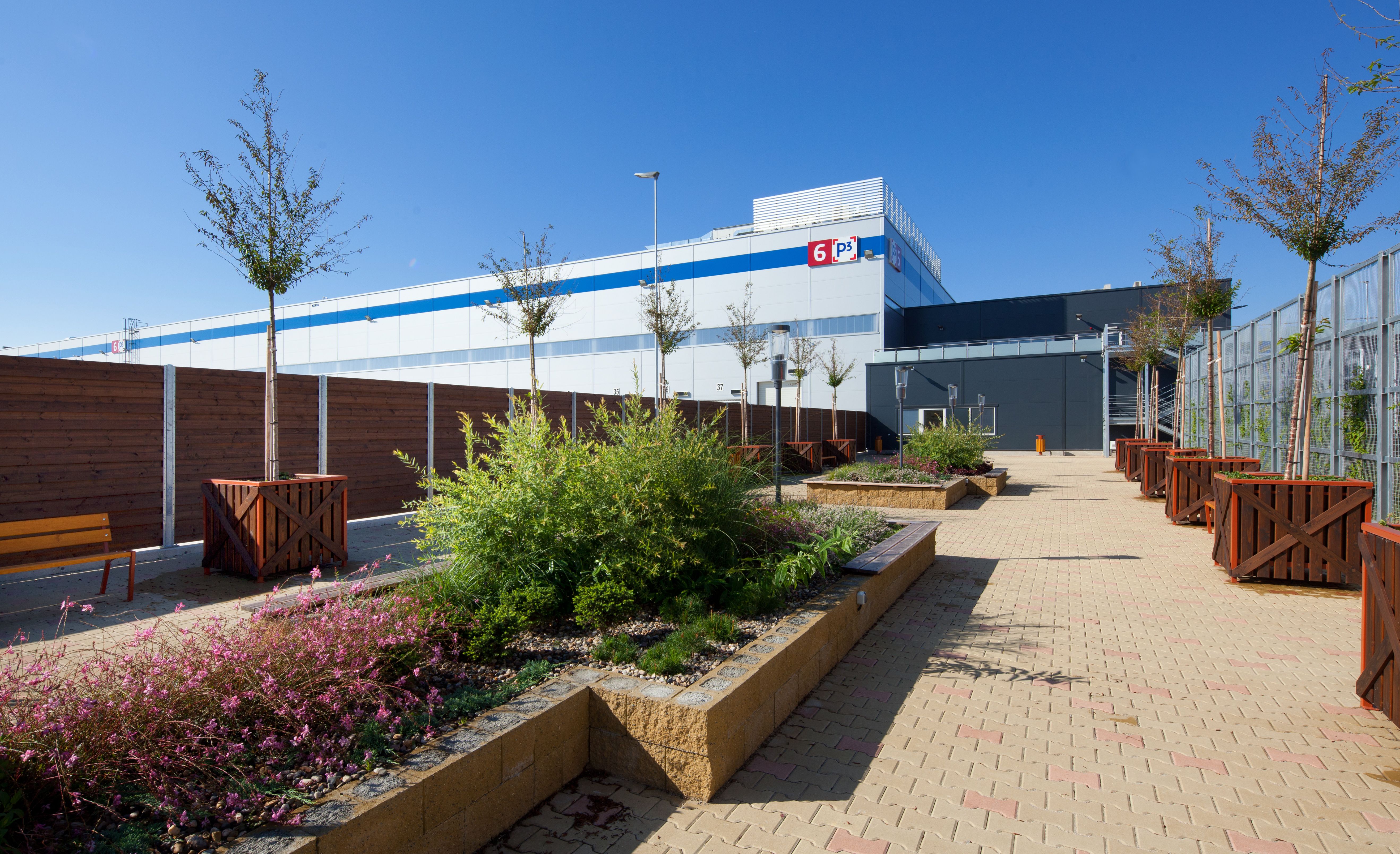 P3 Logistic Parks akvizicí samostatně stojící haly rozšiřuje park P3 Prague D8
